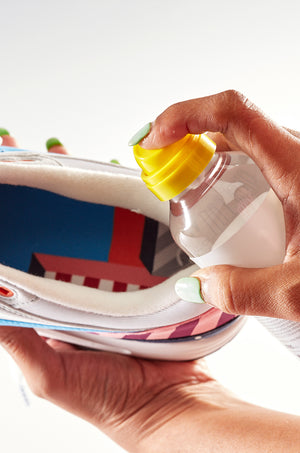 How to remove smells from your shoes